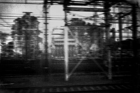 14/15 Oscillations. En approche de la Gare Montparnasse, Paris, France.