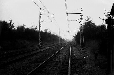 60/61 Oscillations. Ligne de train, Lot, France.